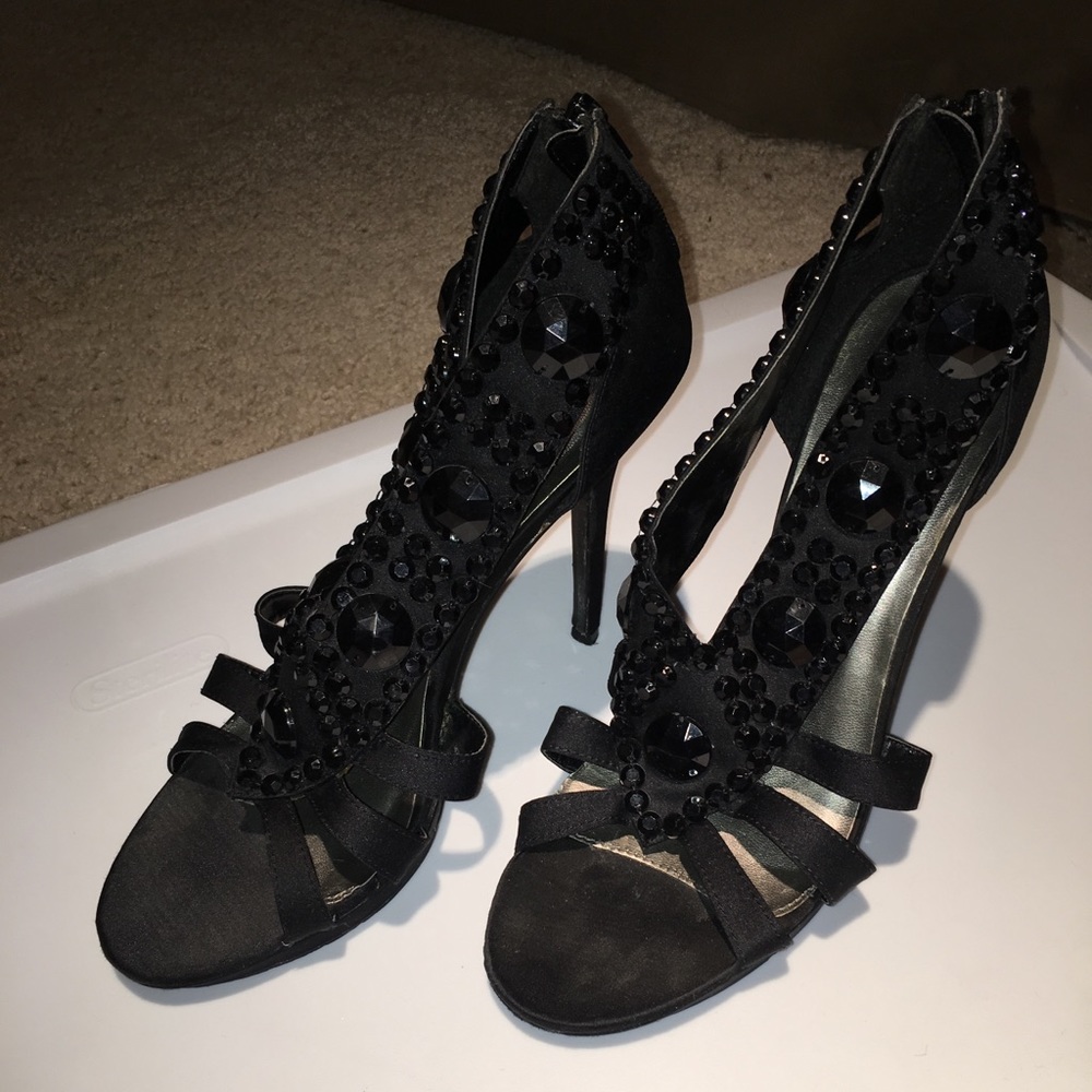 DRESS BLACK PUMPS!!! - Picture 2 of 5
